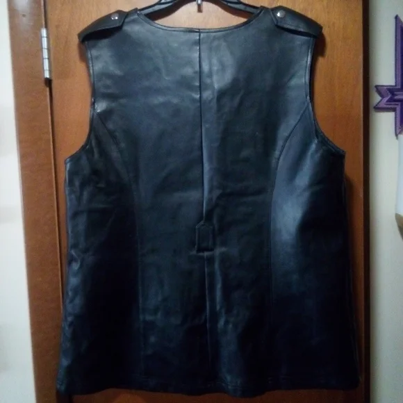 Black Leather Vest with Zipper Pockets - Picture 12 of 12